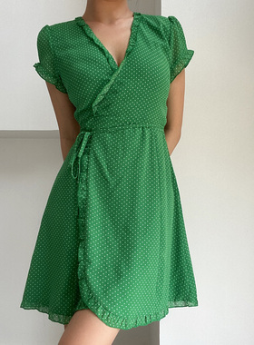 BERAN 复古可爱木耳边性感V领一片式系带高腰绿色波点短袖连衣裙