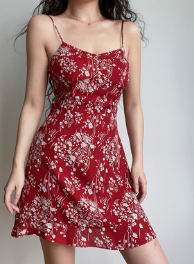 BERAN 法式复古V领田园碎花修身显瘦收腰红色印花A字吊带裙连衣裙