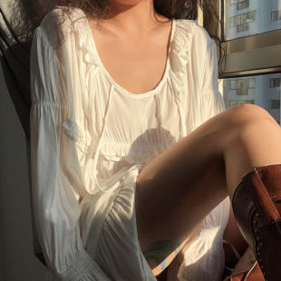 BERAN 慵懒宽松度假白色连衣裙 复古可爱木耳边大圆领甜美系带长袖