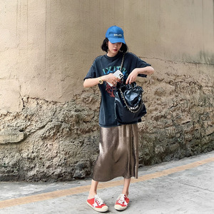 今年流行时尚欧货高级感休闲t恤古铜色缎面醋酸裙两件套装女夏季
