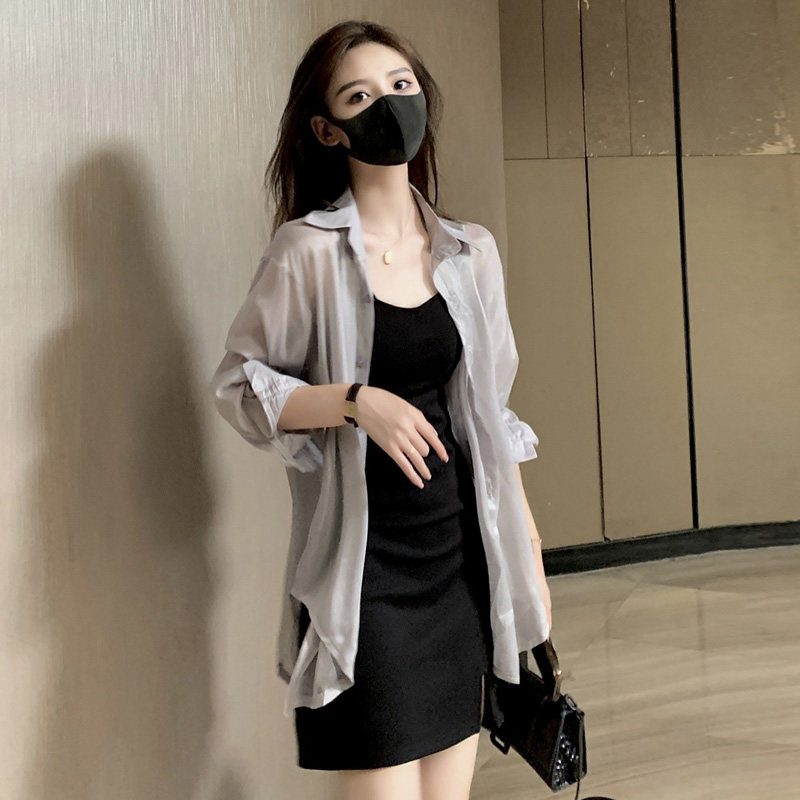 夏季2021年新款黑色甜辣风吊带连衣裙女外搭防晒衬衫两件套装度假