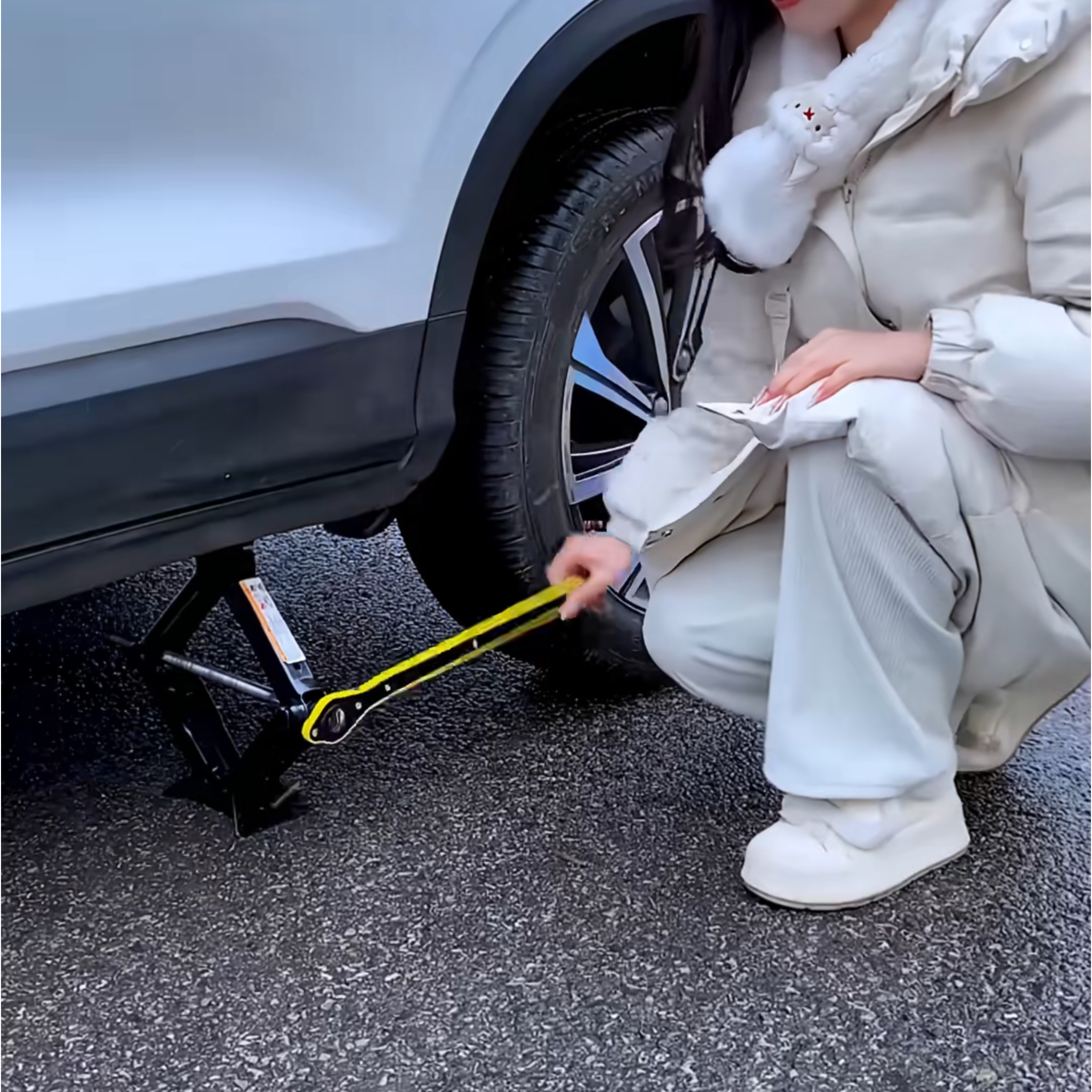 千斤顶换胎专用省力扳手车载小车用棘轮手摇杆剪式卸胎工具2026