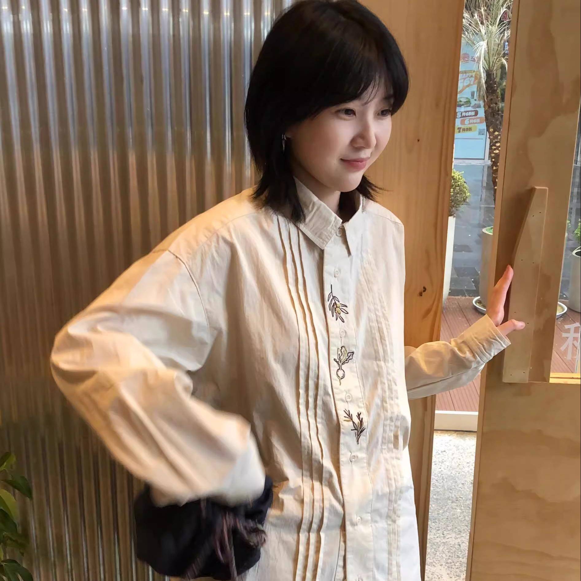 日系复古衬衫女秋季2025新款薄款设计感小众休闲刺绣翻领长袖衬衣