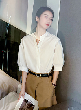 白色衬衫女夏款显瘦中袖立领职业通勤宽松短袖设计感泡泡袖上衣