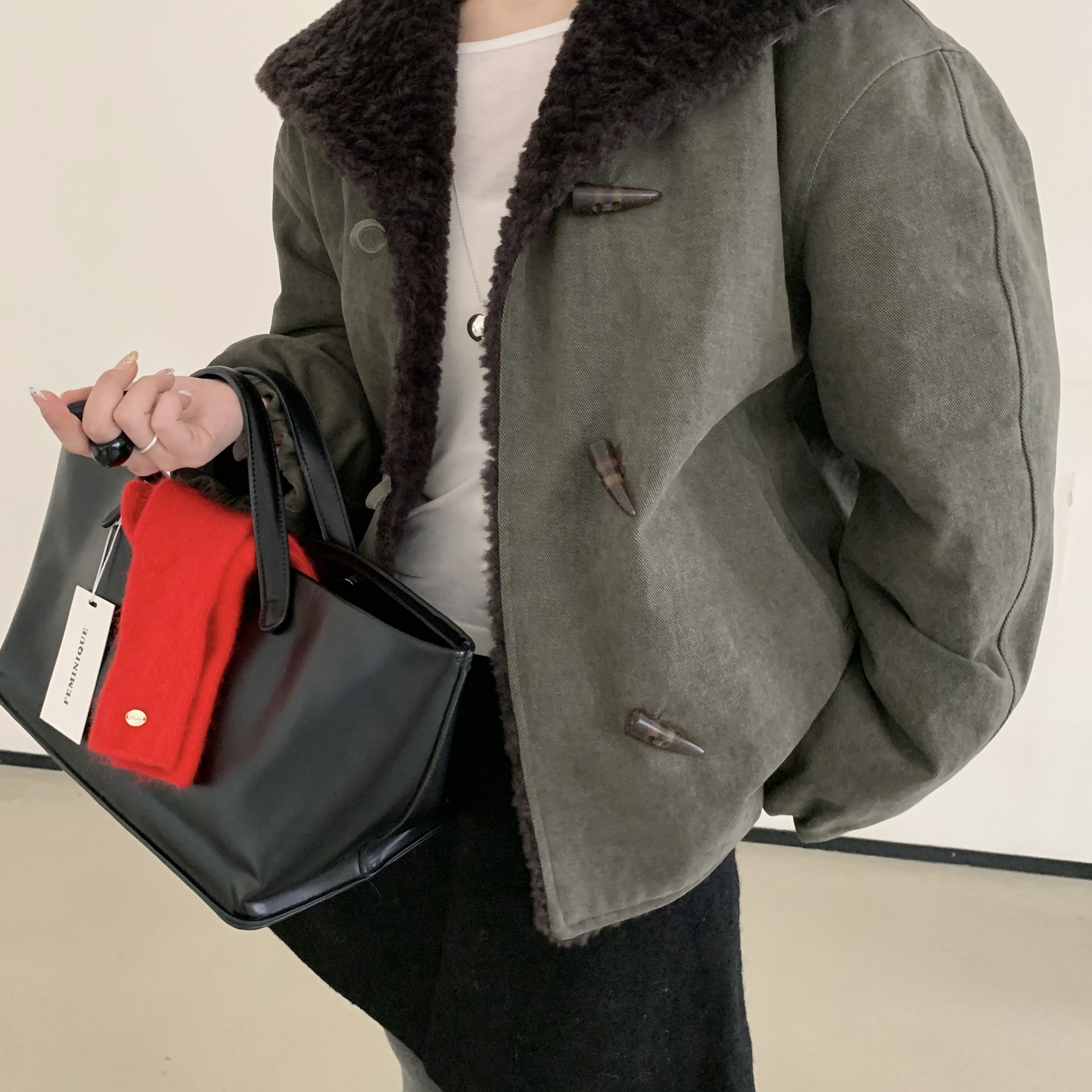 童心店东大门气质百搭加绒毛毛保暖短外套(内里整片毛毛)E09303