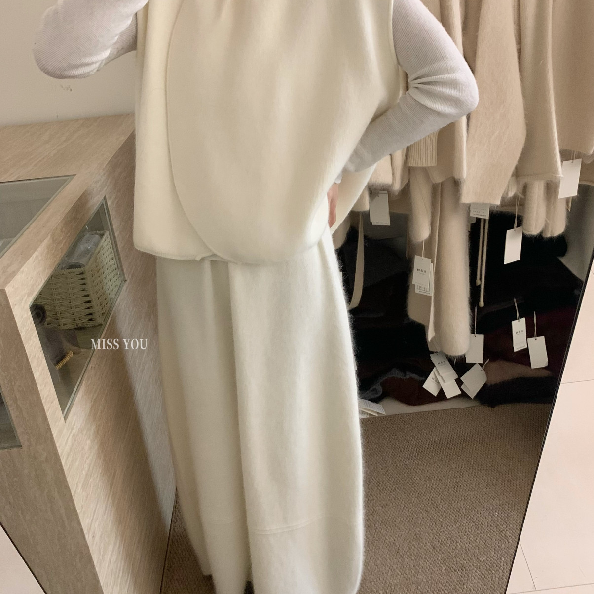 童心店皮U领纯色浣熊针织马甲(含10.4绵羊毛)(浣熊绒)T-12897