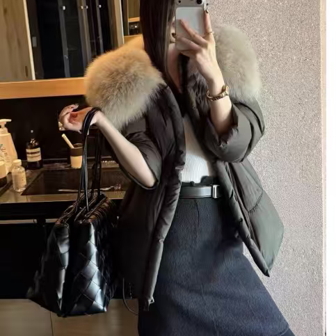 童心腰修身显瘦羽绒服(配可拆卸真狐狸毛毛领)(含90白鸭绒)22321