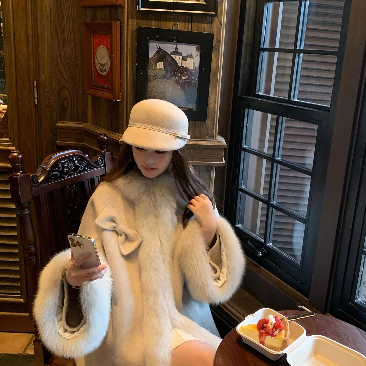 童心小众设计狸毛领,蝴蝶结,可拆卸毛袖)（含100澳毛）SX2573