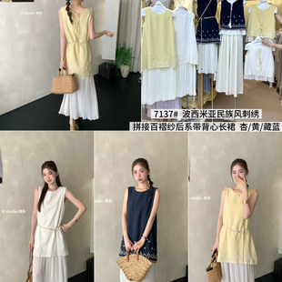 童心波西米亚民族风刺绣拼接百褶纱后系带背心长裙杏黄藏蓝连衣裙