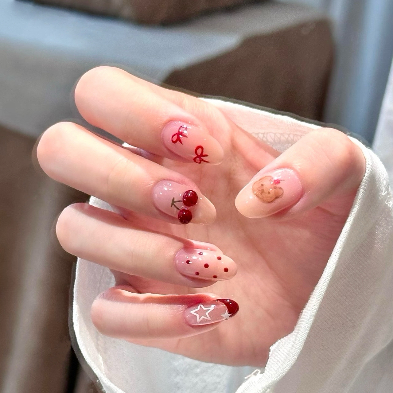 纯手工穿戴甲韩式手绘小熊可爱立体樱桃法式显白美甲贴片短款秋冬