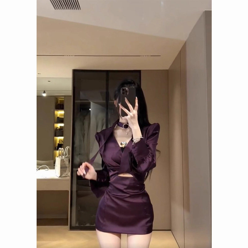 法式收腰连衣裙高级感v领名媛气质a字裙女春季新款长袖镂空短裙子