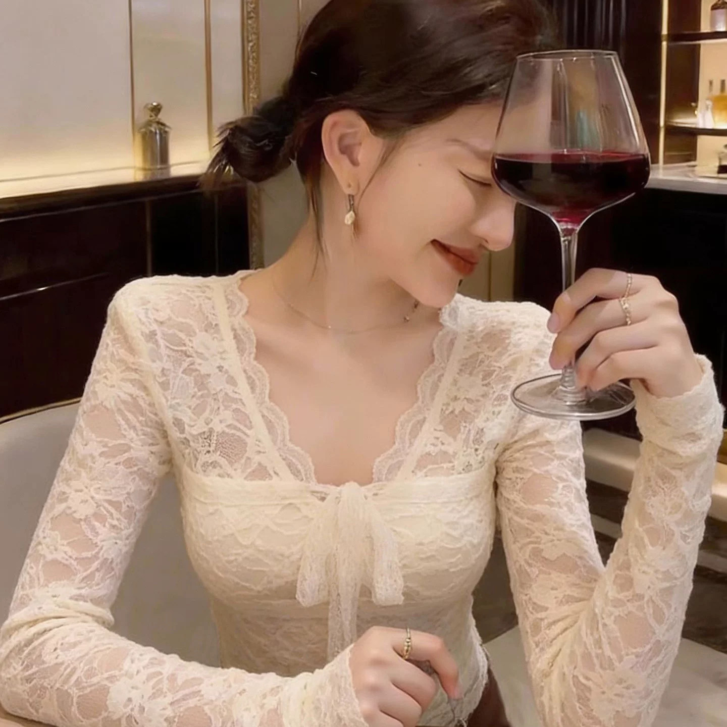 2026新款蕾丝打底衫内搭女春法式穿搭绝美修身V领蝴蝶结杏色上衣