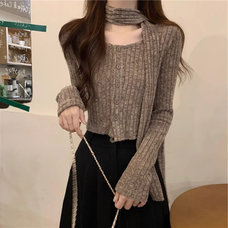 推荐美拉德短款挂脖针织打底衫女早春雅丹风穿搭大朗毛衣配喇叭裤