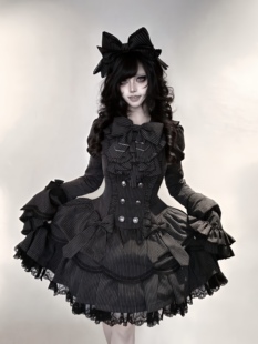 初代魔女原创暗黑哥特古早黑白条纹花瓣摆Lolita 失夢碎片定金