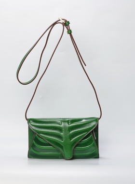 皮居士99230芭蕉叶原创设计手工压花女包进口油蜡皮斜跨单肩女包