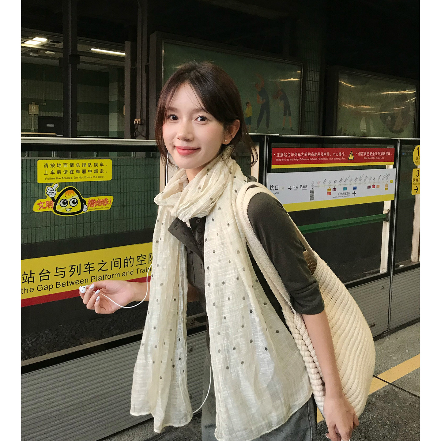 古早氛围感波点丝巾女2026秋季新款肌理感长条围巾女日系复古披肩