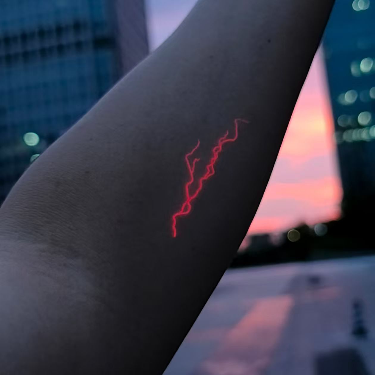 再变  闪电荧光纹身贴防水防汗现场酷炫夜店拍照出片神图彩色贴纸