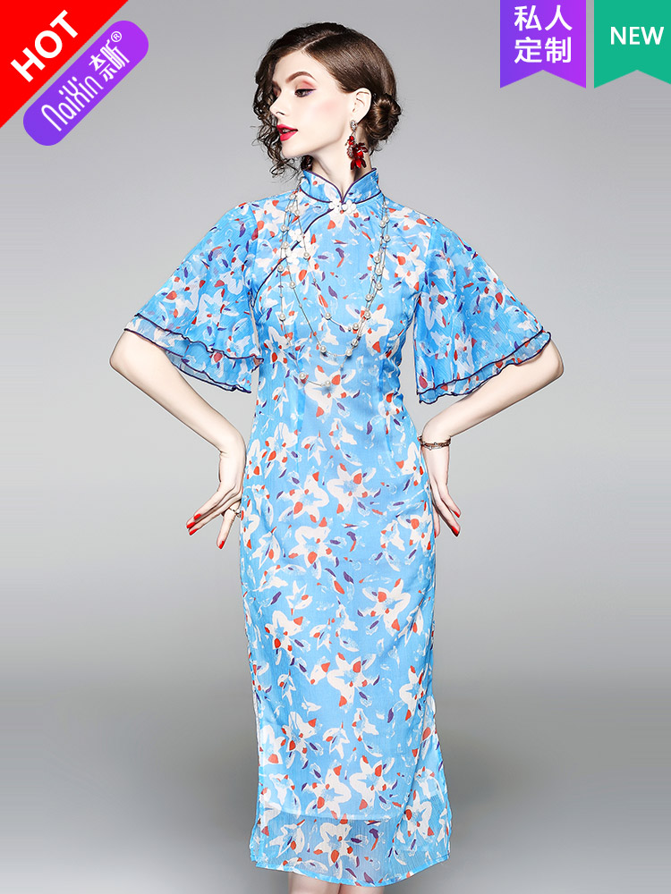 奈昕 Cheongsam, megaphone, silk dress with sleeves