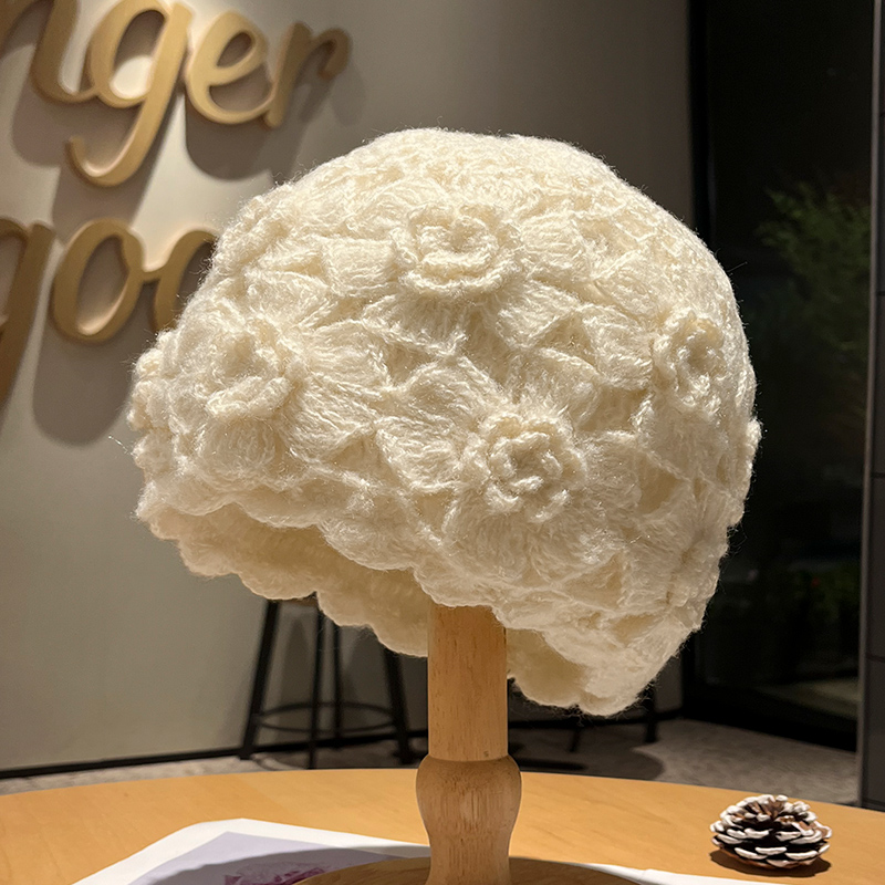 草莓恋人逛街甜美女春秋