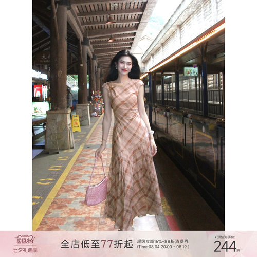 凌茜恣禾 焦糖情书'粉咖格纹针织连衣裙女夏季弹力法式不规则长裙