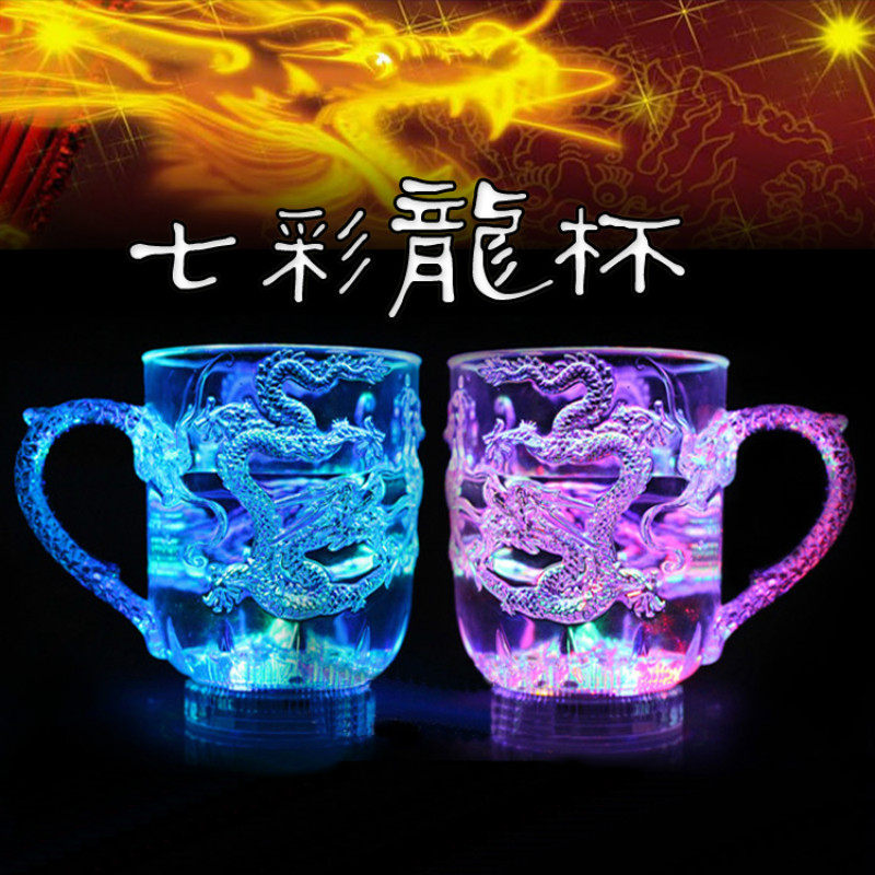 뜨거운 판매 다채로운 빛나는 컵 유도 차가운 빛 물 컵 LED 플래시 컵 바 KTV 와인 컵 공장 직접 판매
