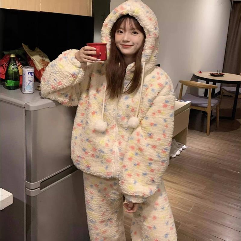 珊瑚绒睡衣女秋冬季2025新款彩色斑点加厚加绒可爱卡通家居服套装