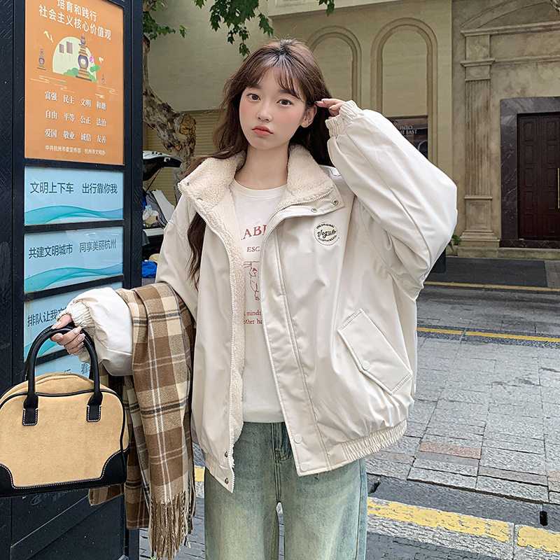 学院风羊羔毛外套女冬季2025新款美式复古徽章立领飞行员夹克棉服