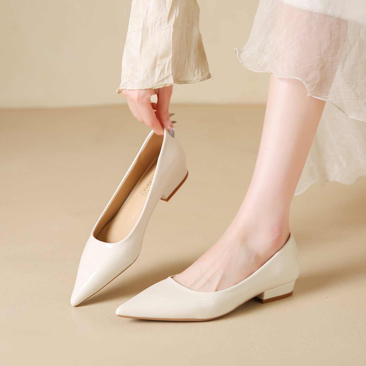 尖头单鞋女夏外穿2026年新款通勤职业黑色上班平底鞋工作女鞋子