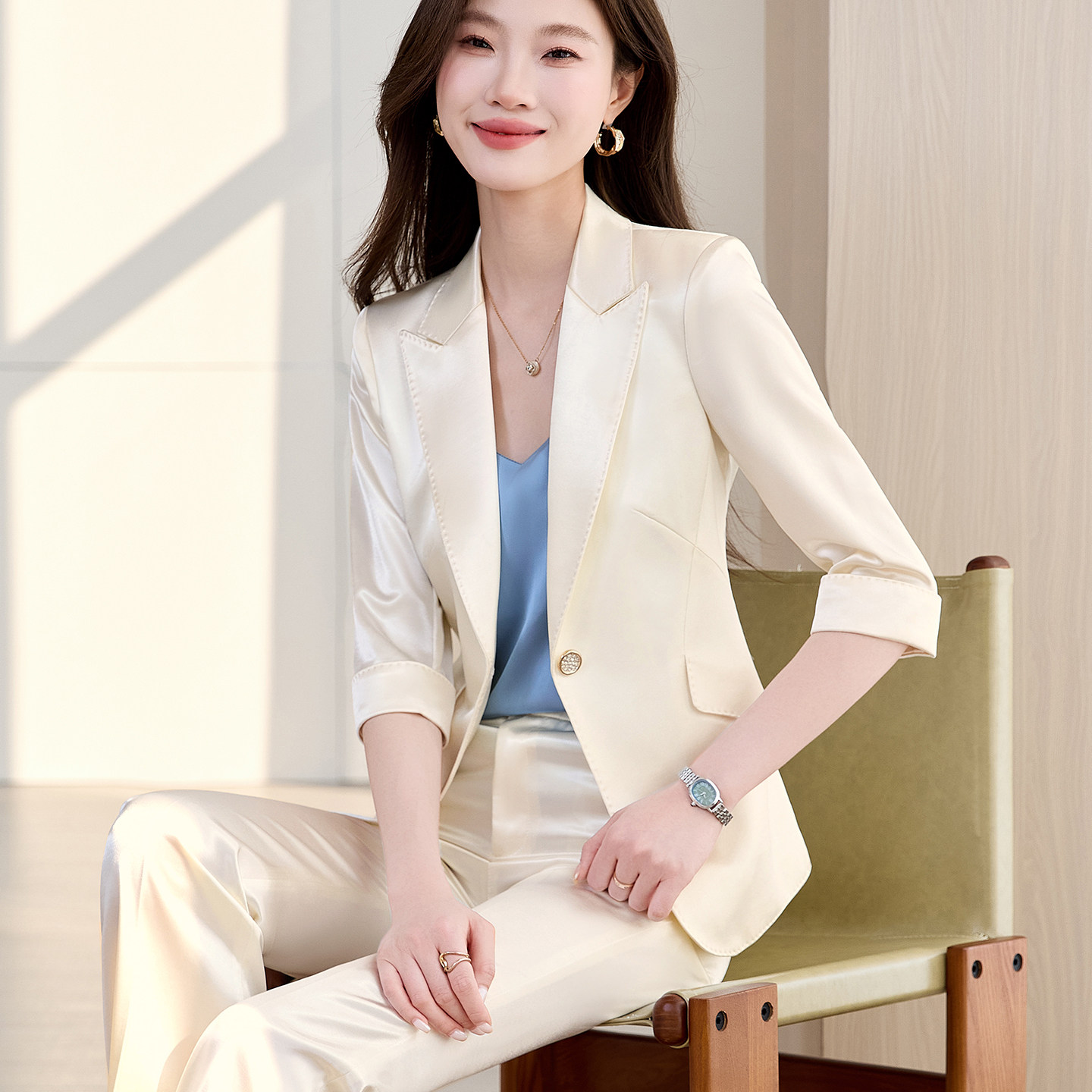 香槟色缎面小西装套装女春夏薄款高级感休闲通勤七分袖职业装西服