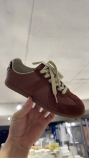 一见376001羊皮德训女鞋