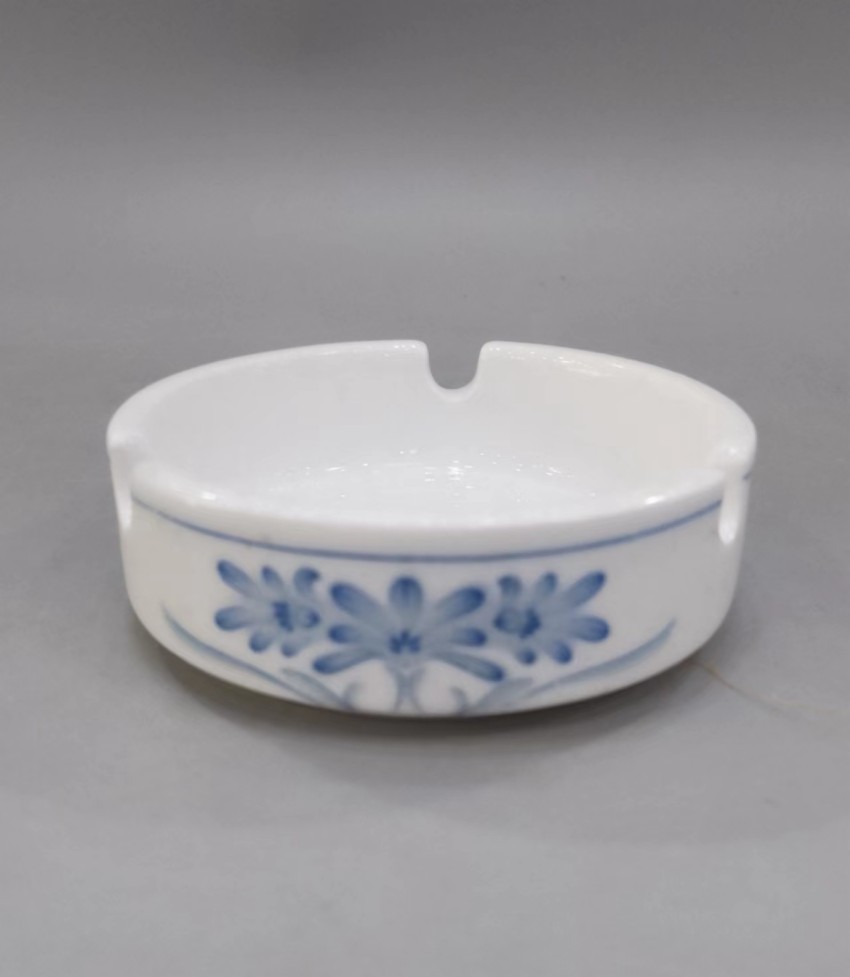 醴陵老瓷器群力瓷厂80年代生产兰花东方烟缸。原厂一级正品