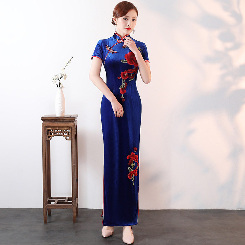 2026新款丝绒旗袍日常连衣裙女时尚中老年婚宴大码演出服刺绣