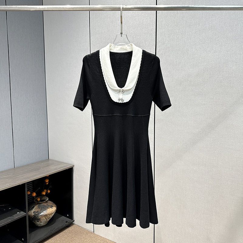 卓雅款针织修身收腰宫廷风连衣裙