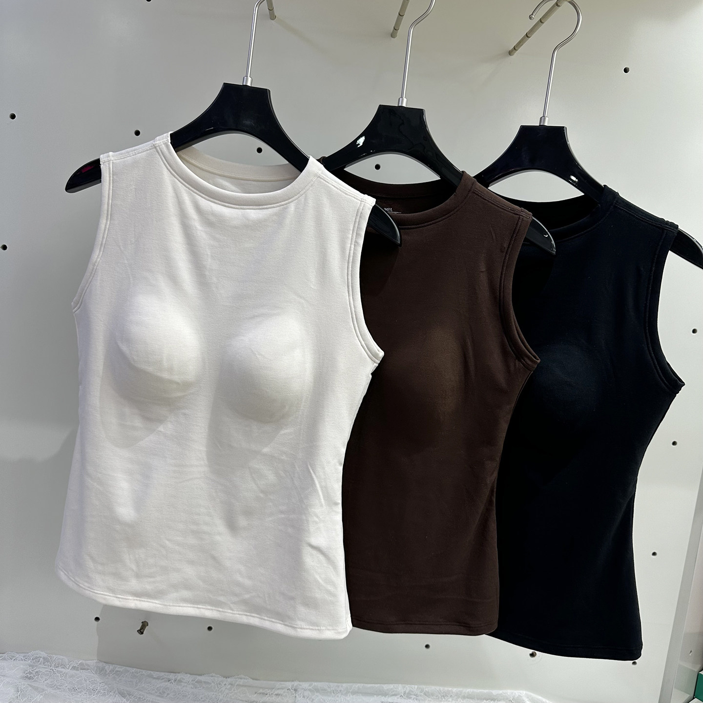 圆领基础款无袖文胸一体保暖背心