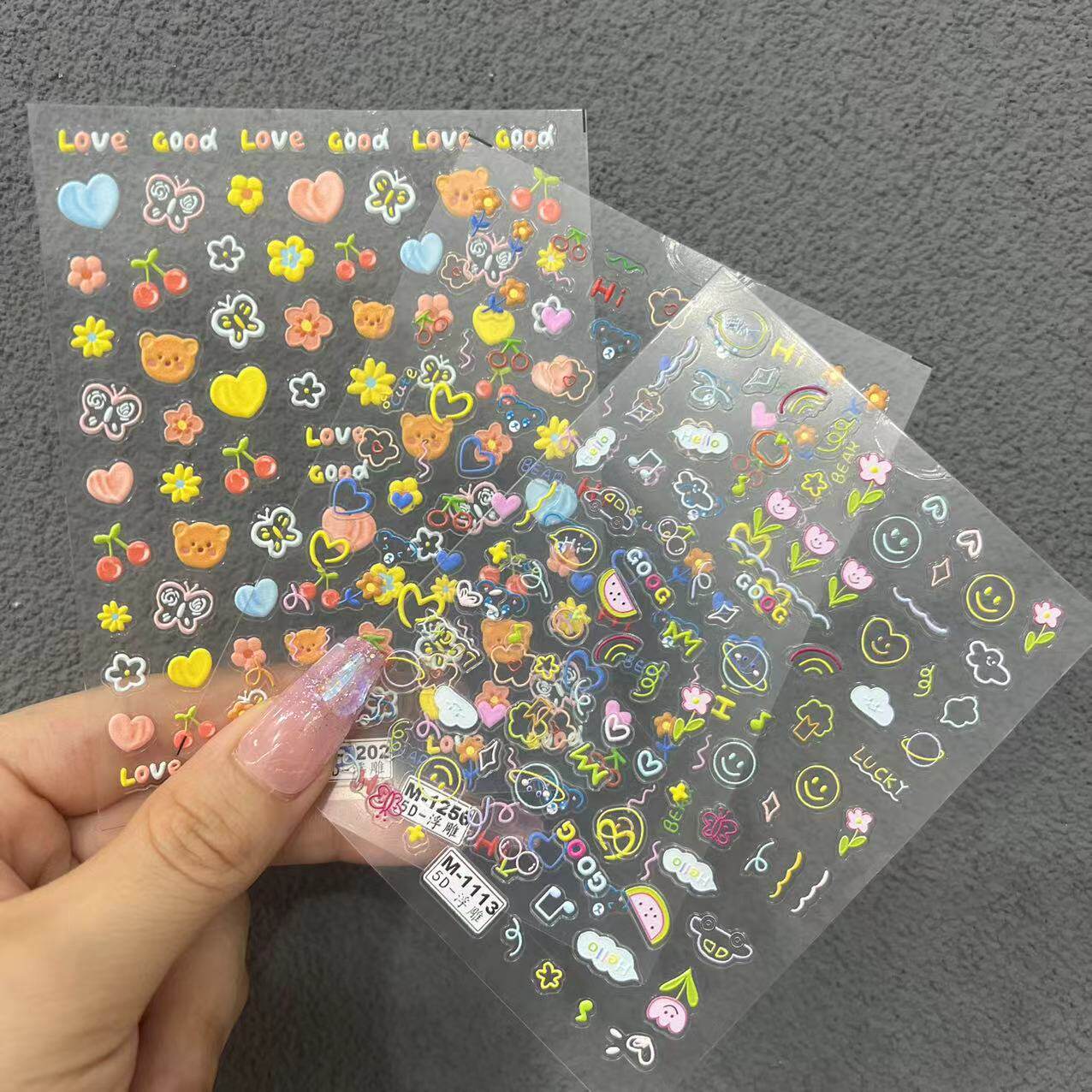 卡通兔子涂鸦小花带背胶指甲贴