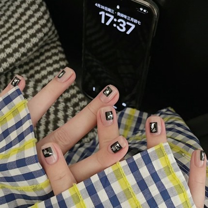 银色金箔甜酷黑色穿戴甲美甲贴片短款高级感可拆卸可重复假指甲贴