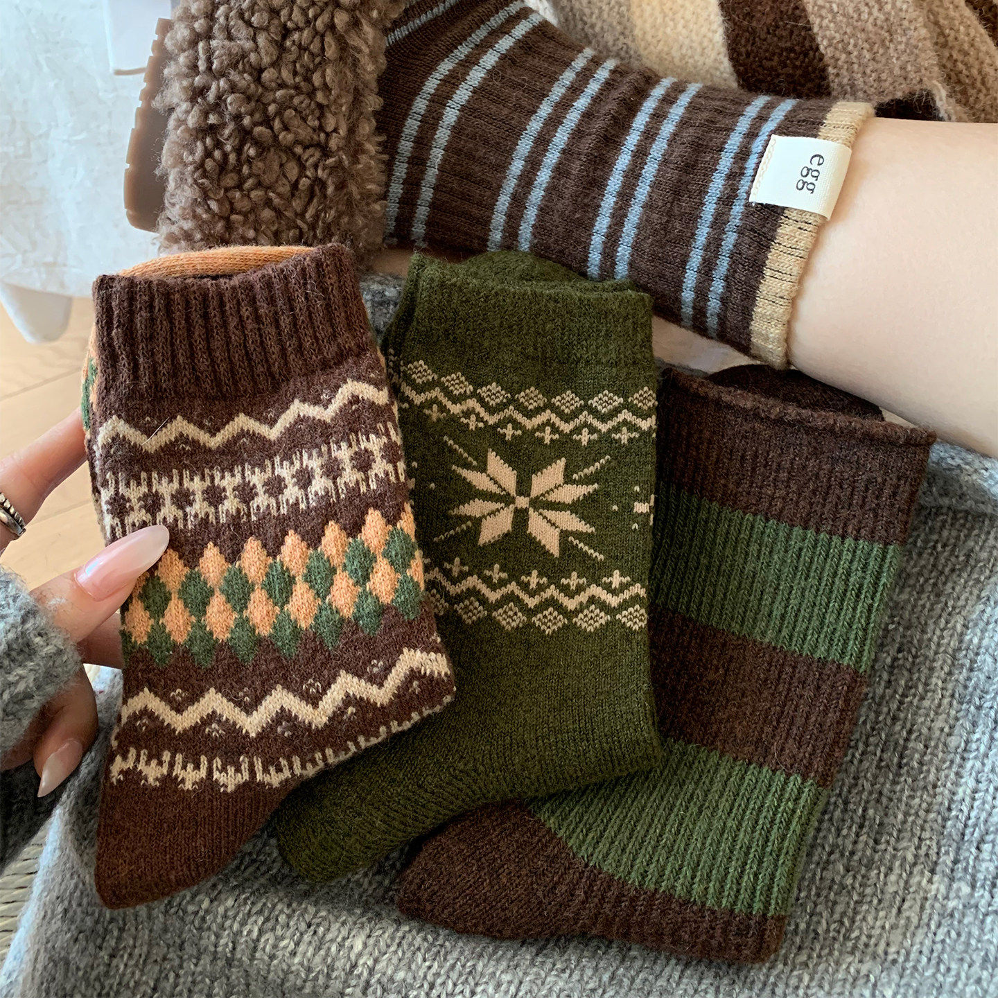 咖色羊毛袜子女秋冬款中筒袜加厚加绒保暖复古韩系条纹冬天长筒袜,女士内衣/男士内衣/家居服,中筒袜,淘宝优惠券,粉丝福利购,淘宝优惠卷