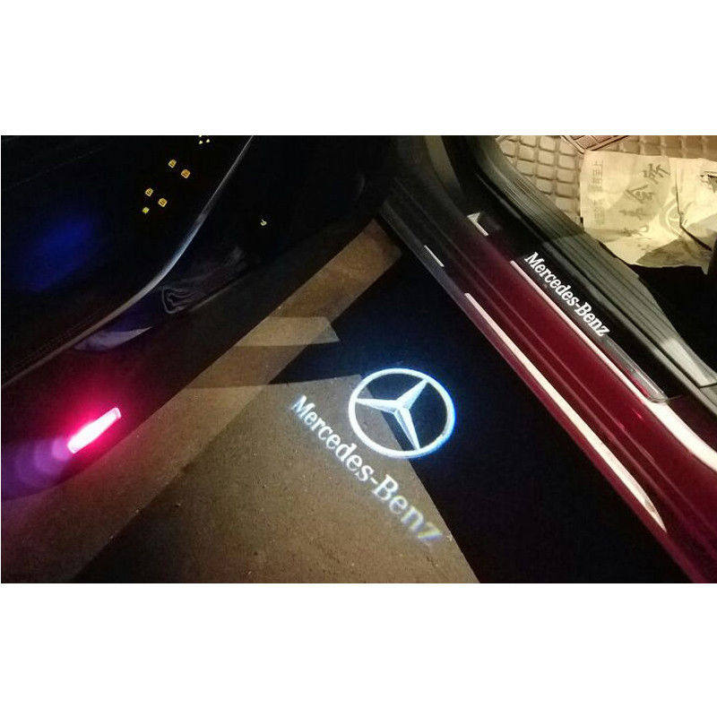 奔驰新e级轿跑车门灯