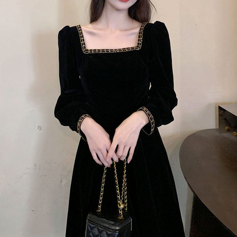 法式金边方领丝绒连衣裙女装秋冬连衣裙