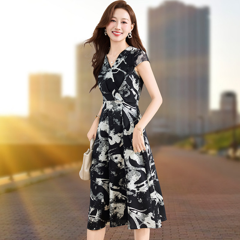 【官方品牌】时尚收腰雪纺连衣裙女夏2026新款气质潮流休闲百搭裙