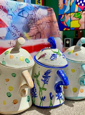 新款抽象派罐子态度杯收纳仿陶瓷创意叉腰个性搞笑桌面摆件工艺品