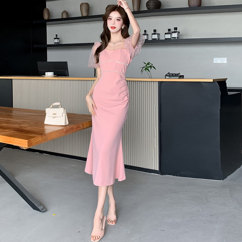 超好看粉色连衣裙女夏季气质高级感拼接泡泡袖修身包臀鱼尾礼服裙