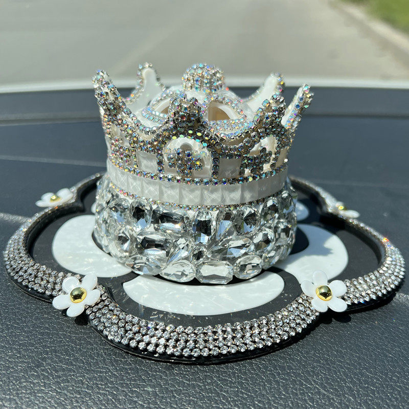 汽车摆件水钻高档新款中控台香水摆件车内装饰品女士车载香薰网红