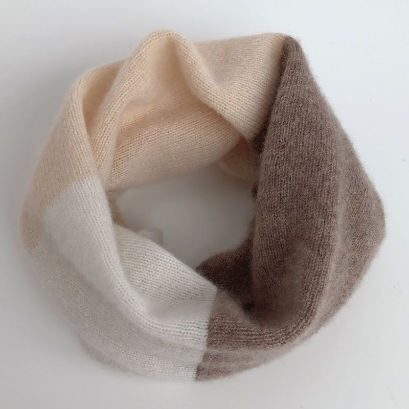 成人围脖羊绒脖套围巾男女三色拼接保暖护颈一体羊绒针织假领子。