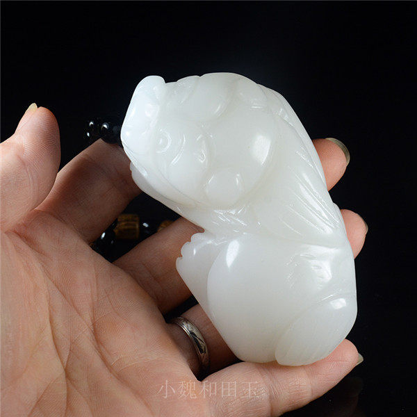 新疆和田玉貔貅手把件羊脂白玉貔貅大把件原石把玩件手把件摆件