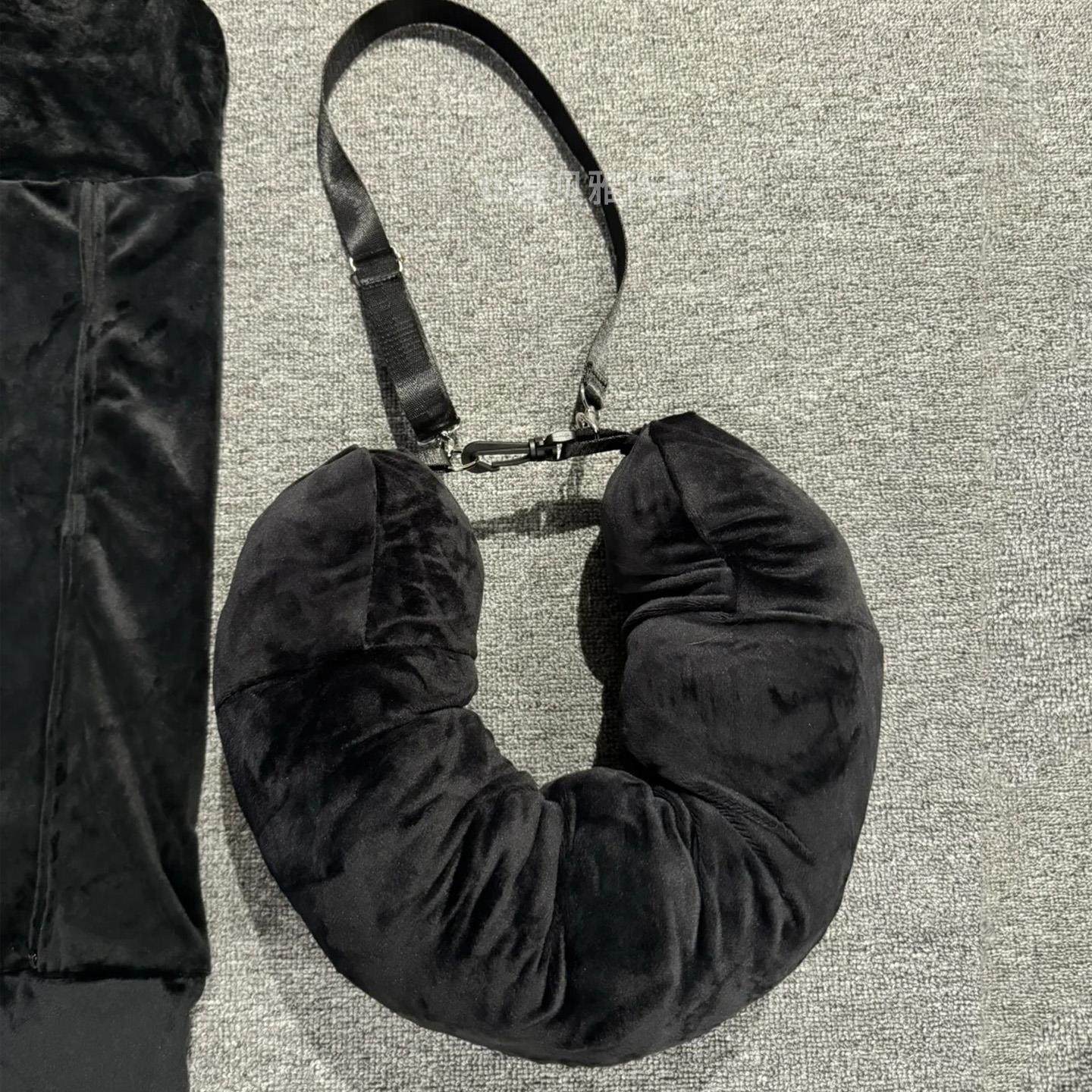 廉航神器U型枕 装了4斤衣服！填充旅行枕坐飞机长途旅游护颈枕头