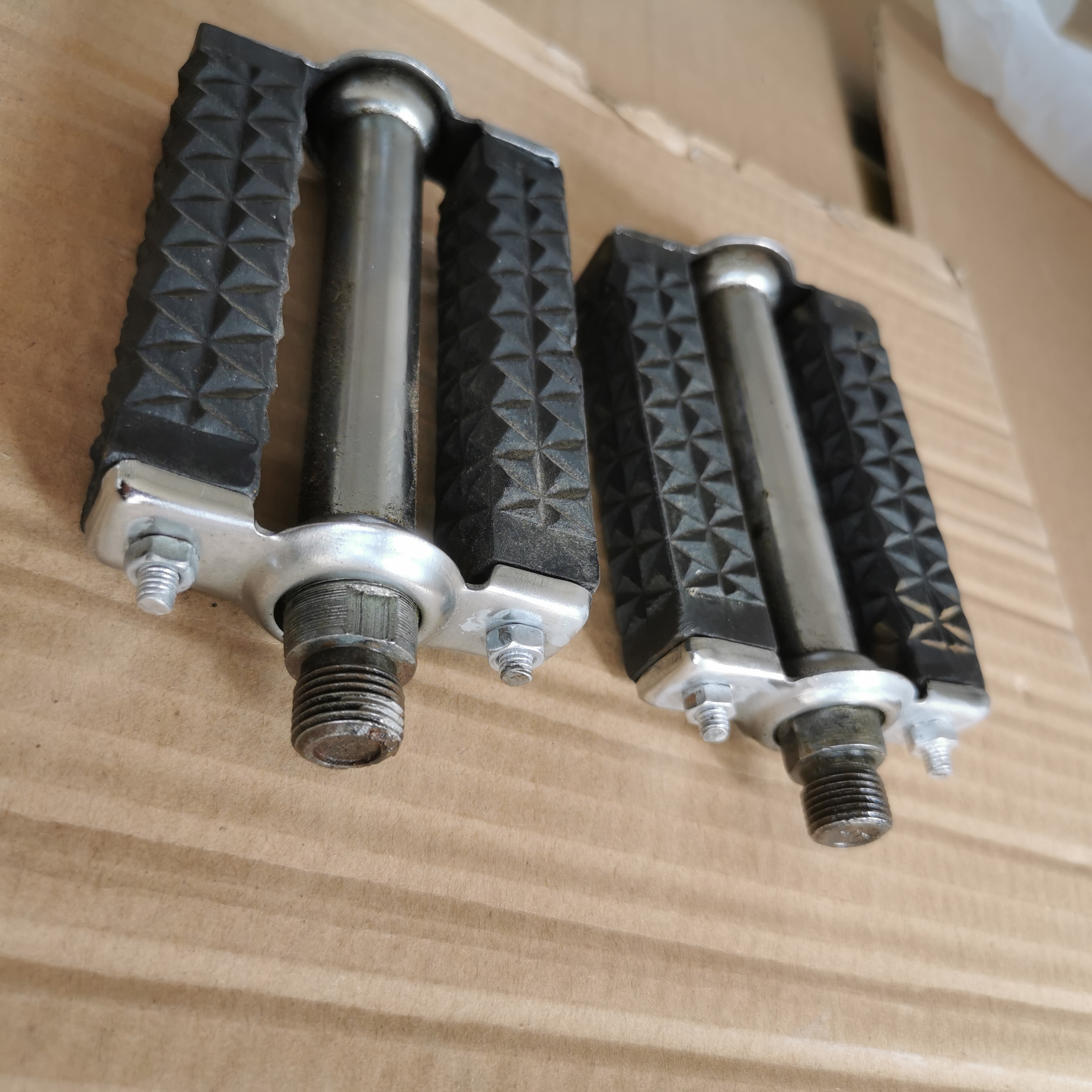 库存全新自行车通用脚踏板滚珠老式28自行车脚蹬子单车骑行