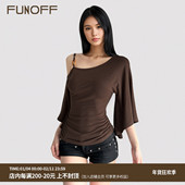 复古棕色斜肩串珠蝙蝠长袖 FUNOFF 美式 T恤秋简约显瘦收腰露肩上衣