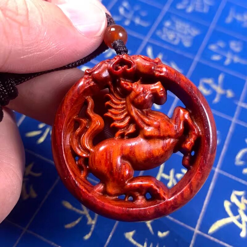 小叶紫檀马挂件项链红木马挂件生肖镂空木制钥匙扣木马吊坠男女士