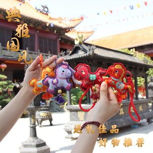 2026马年香包新年卡通小马香囊挂脖香袋手工装 饰车挂珠绣挂件香